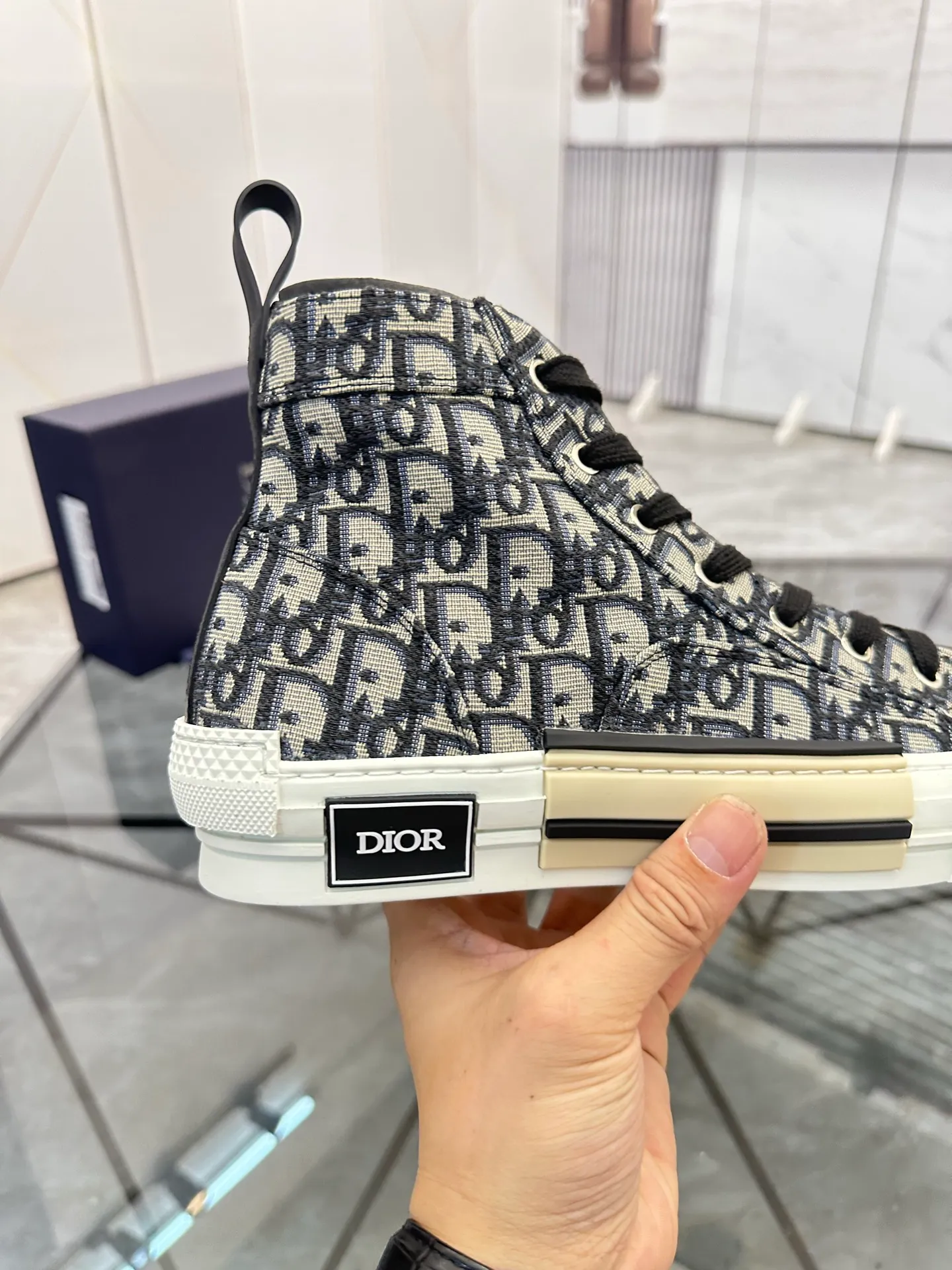 Selling men's shoes 💰: 💰P460¥ Product trademark: Dio* "Dior*" high-top casual shoes Regular size: 36-45 (can be customized to 46) Couple style B23 Product materials: Upper imported original fabric, breathable lining, original outsole. No.: 007